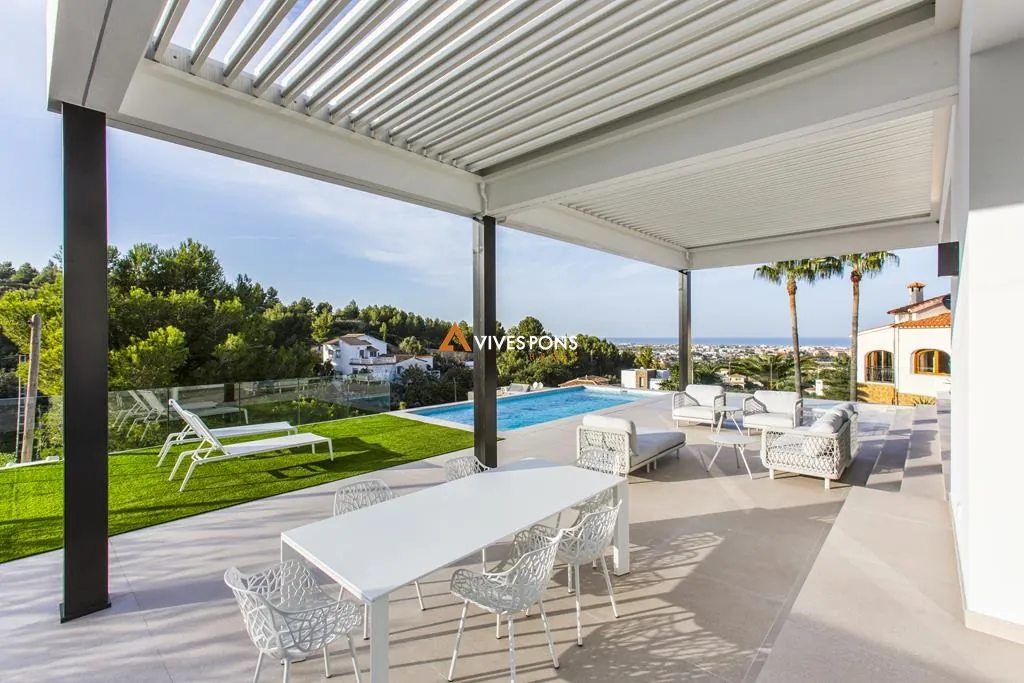 Modern villa with views in Dénia