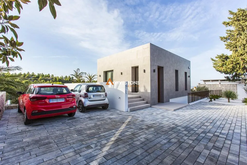 Modern villa with views in Dénia