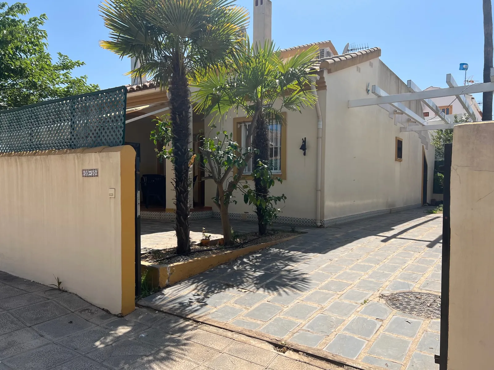 Adosado a 500m de la Playa, con estudio Independiente
