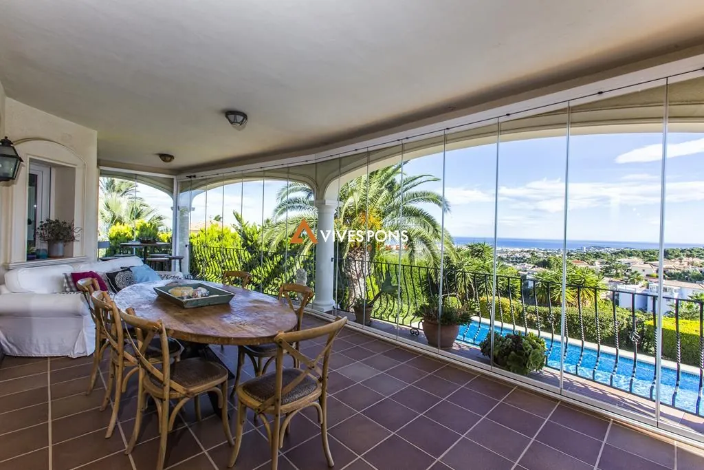 Villa con vistas abiertas al mar y muy soleada, Dénia