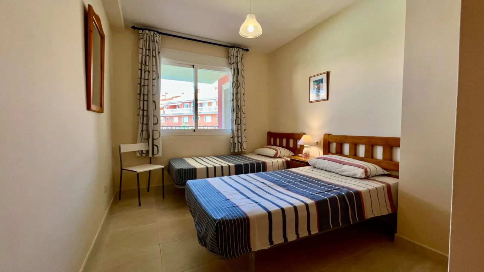 Luminoso apartamento de 3 habitaciones con terraza, piscina y licencia turística - A solo 5 minutos a pie de la playa de Arenal.