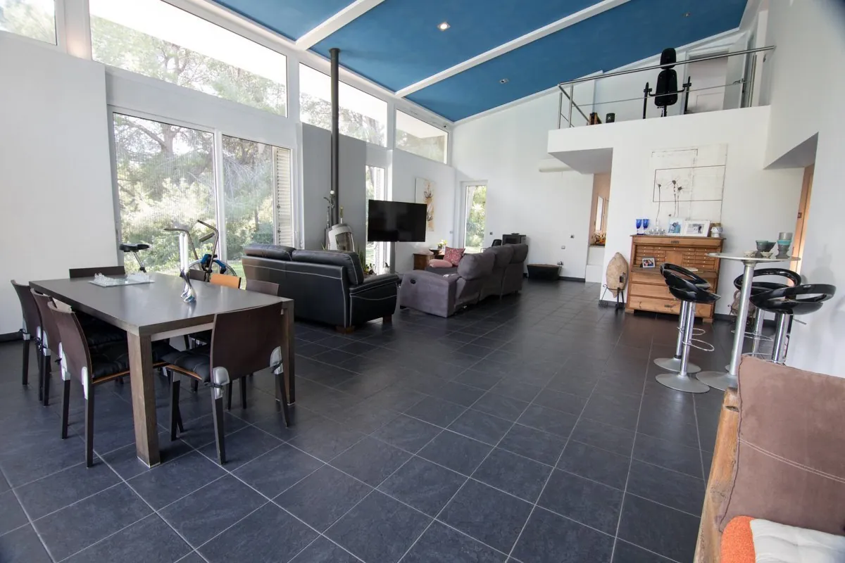 Villa moderna en la Urbanización La Sella