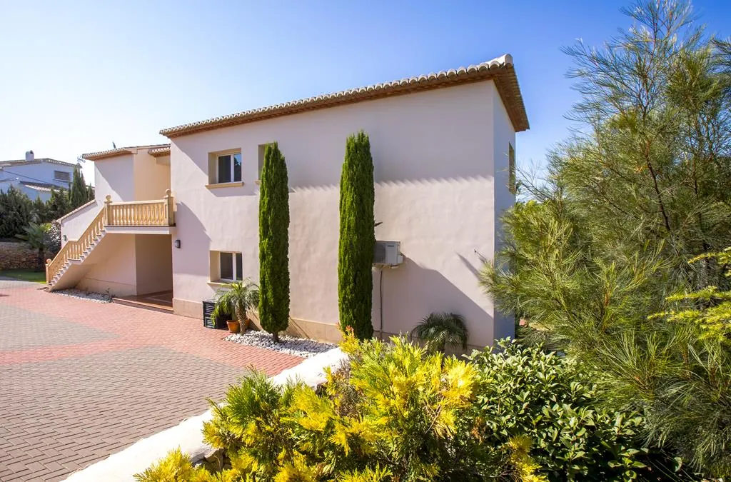 Villa con 4 dormitorios, vistas al Montgó y muy bien ubicada, en Jávea