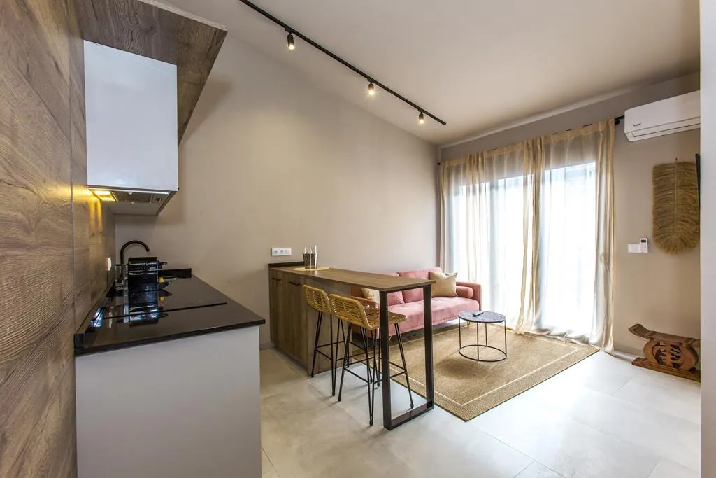 Reforma integral compuesta por cinco apartamentos y con licencia de alquiler turístico, Dénia centro