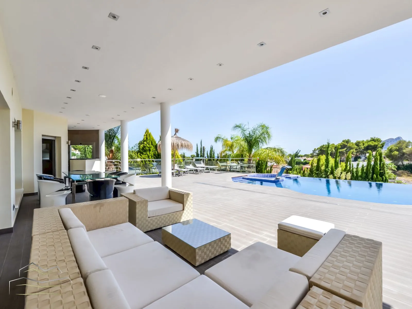 Modern  Luxurious Villa for Sale with Spa  Ocean View