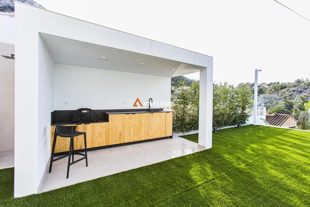 Modern villa with views in Dénia