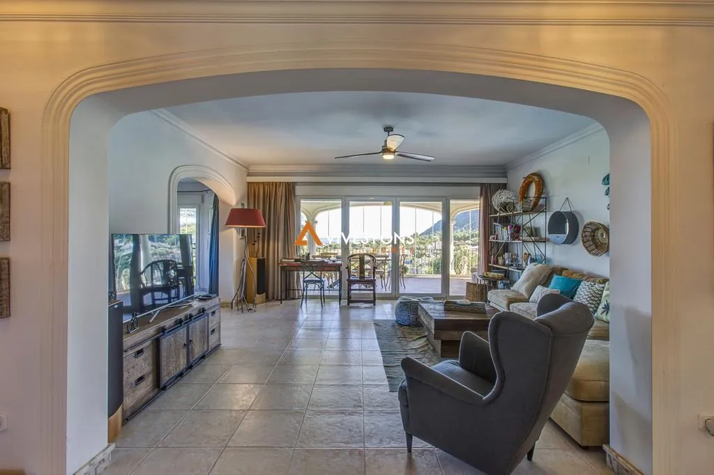 Villa con vistas abiertas al mar y muy soleada, Dénia