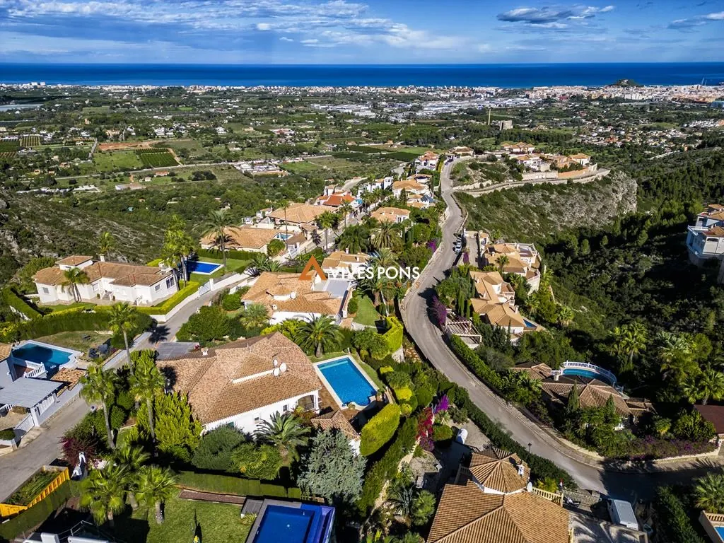 Villa con vistas abiertas al mar y muy soleada, Dénia
