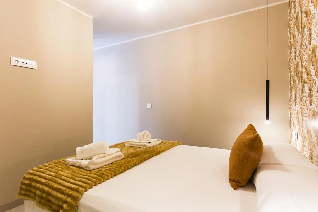 Reforma integral compuesta por cinco apartamentos y con licencia de alquiler turístico, Dénia centro