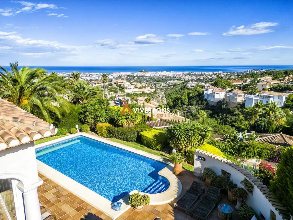 Villa con vistas abiertas al mar y muy soleada, Dénia