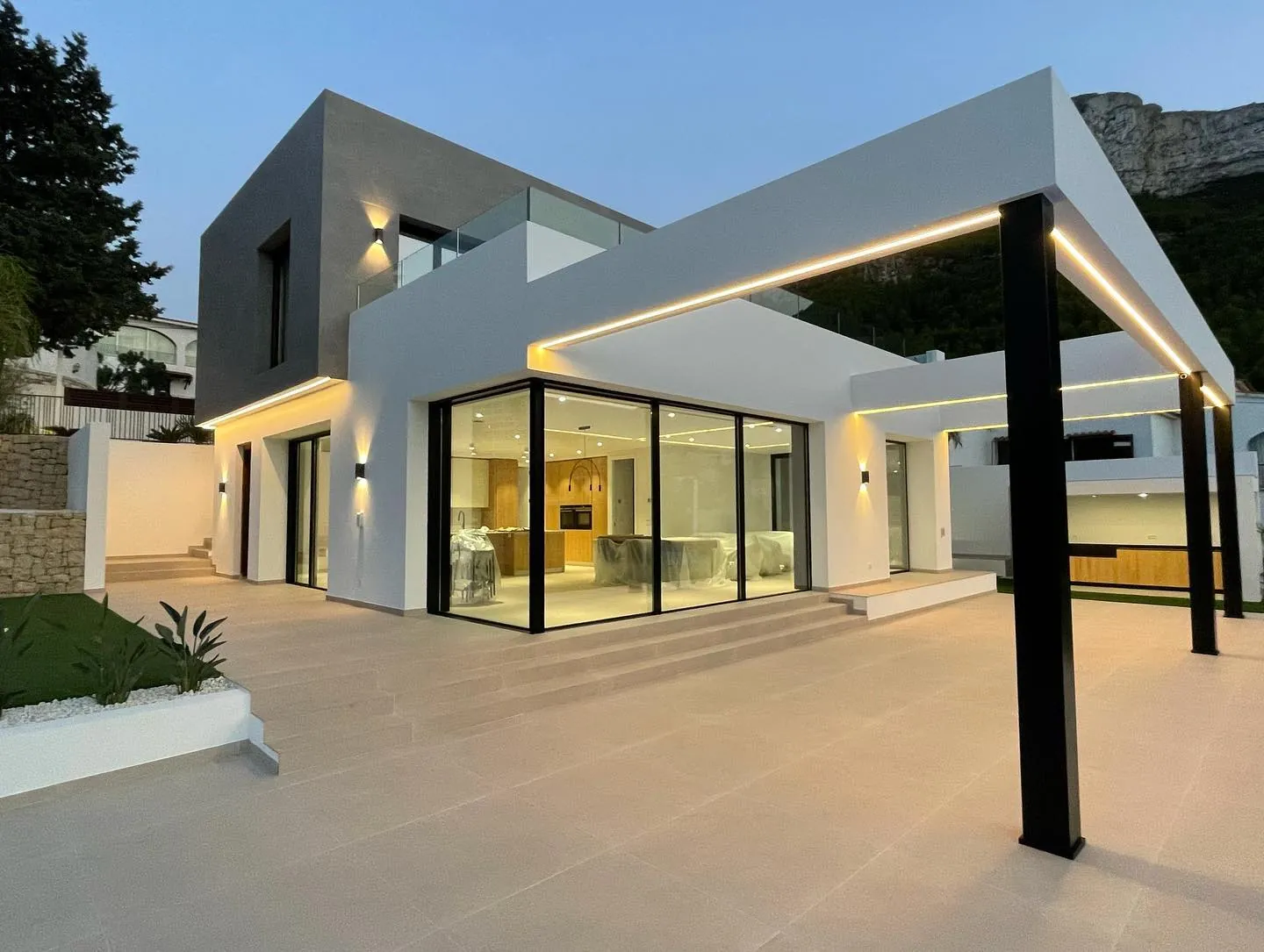 Modern villa with views in Dénia