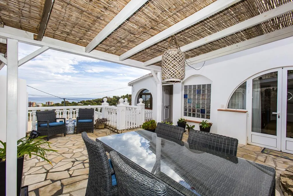 Villa con vistas al mar y en una sola planta en zona Florida, Dénia