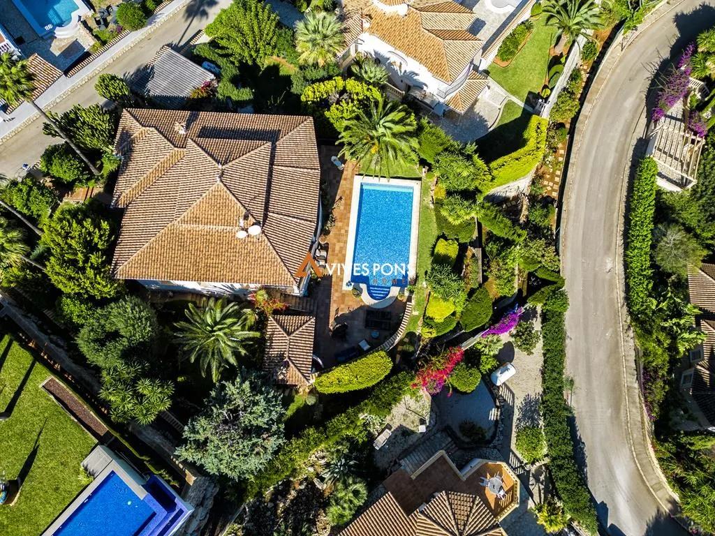 Villa con vistas abiertas al mar y muy soleada, Dénia