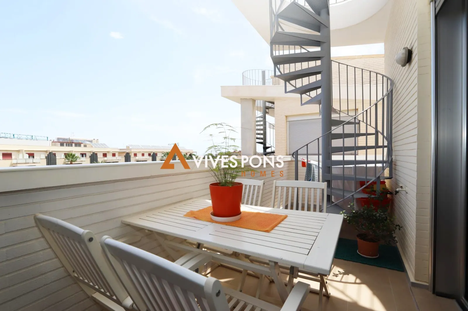 Penthouse avec vue sur la mer et la montagne