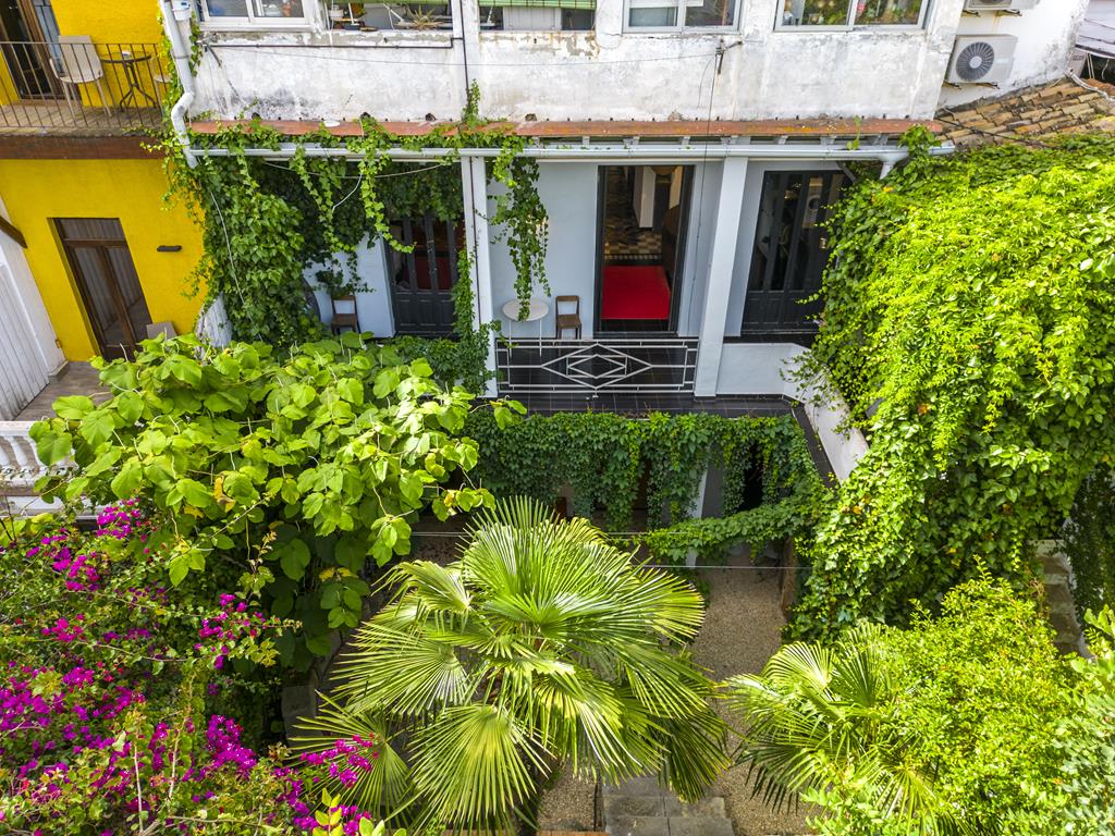 Casa de pueblo de dos plantas y con extenso patio interior, Dénia