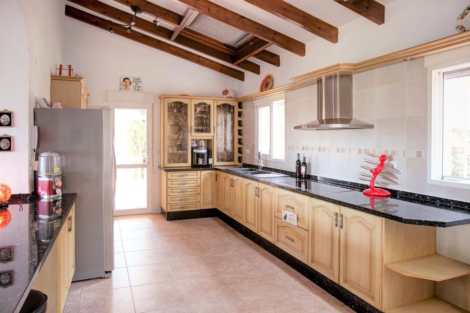 Dénia, Alicante - Villa de cuatro dormitorios con apartamento independiente, vistas al mar y a la montaña, piscina y jardín