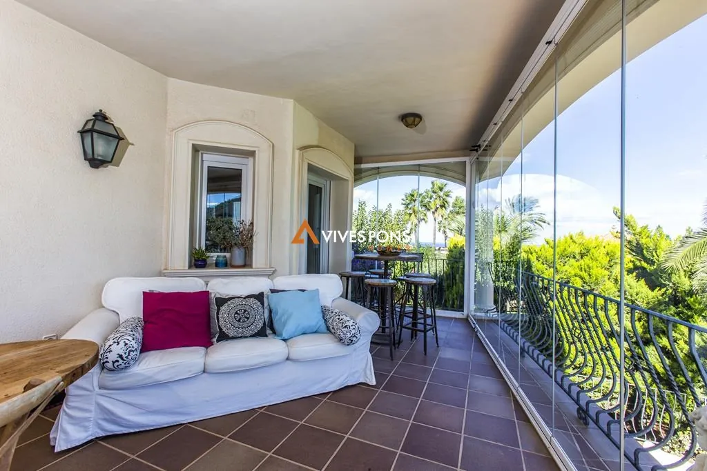 Villa con vistas abiertas al mar y muy soleada, Dénia