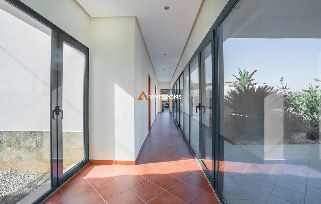 Villa moderna excelentemente ubicada a los pies del Montgó, Jávea