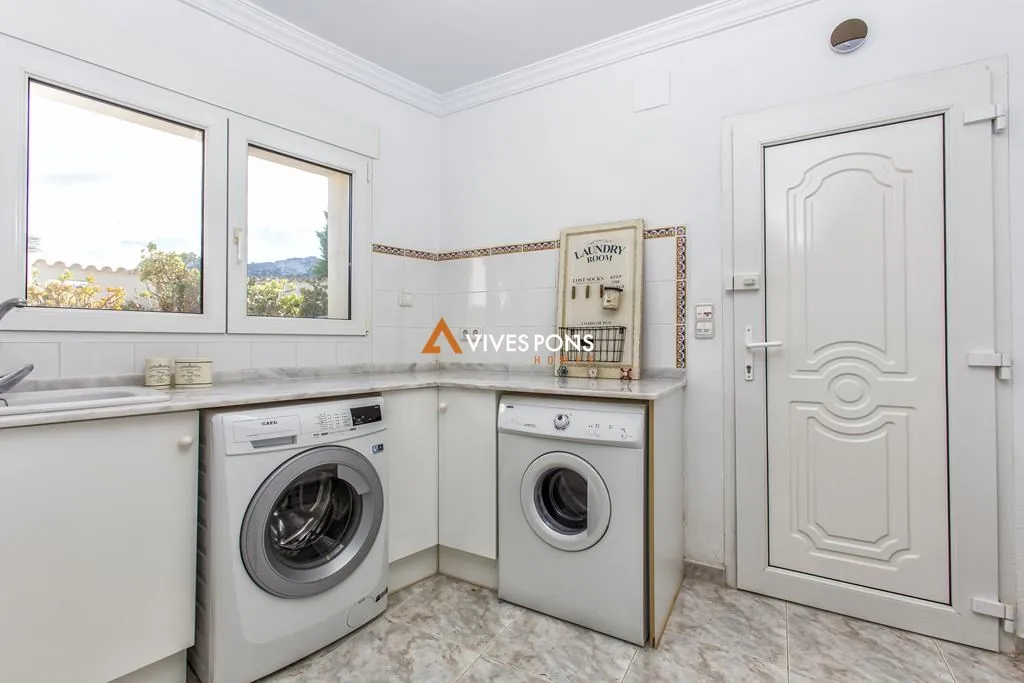 Villa con vistas abiertas al mar y muy soleada, Dénia