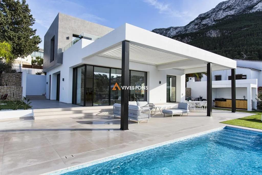 Modern villa with views in Dénia