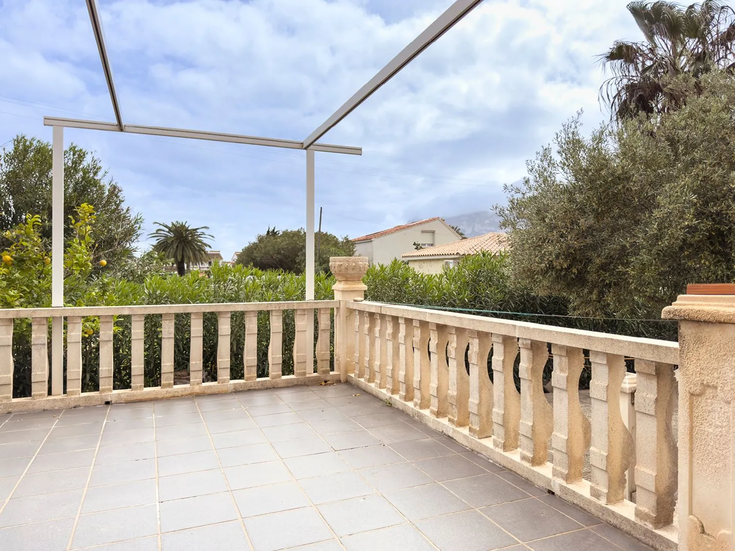 Fantástico chalet unifamiliar con piscina privada y amplias terrazas en Denia