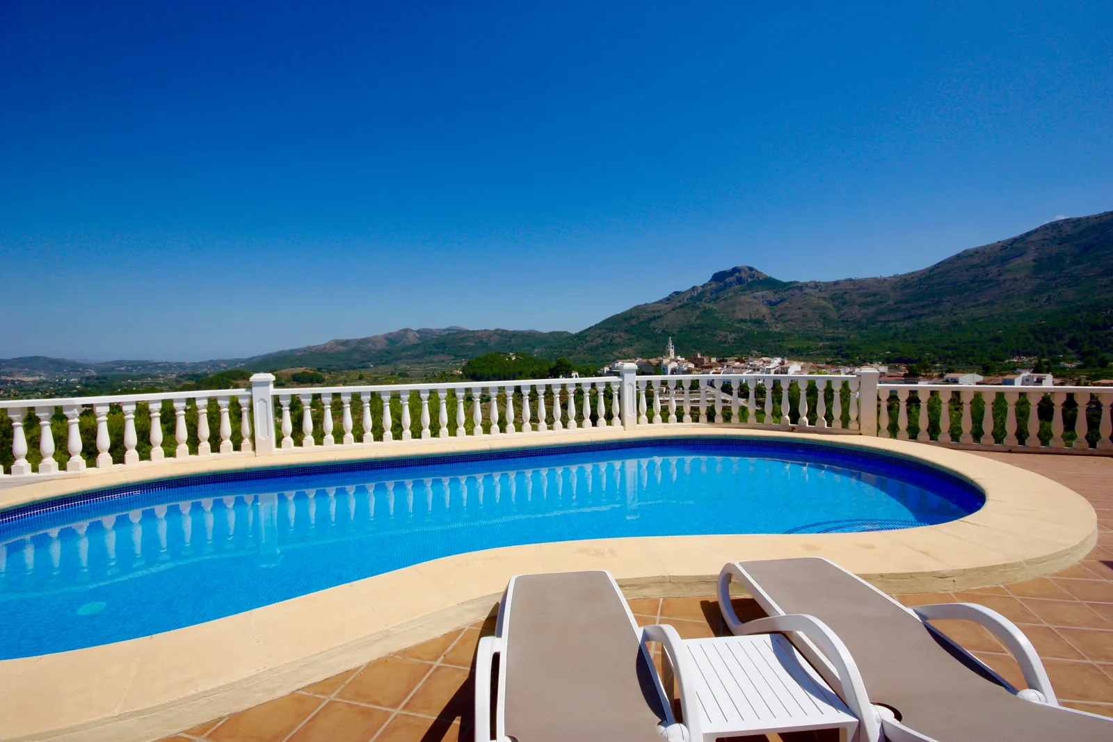 Villa en perfecto estado y con preciosas vistas al valle de Jalón, en Parcent