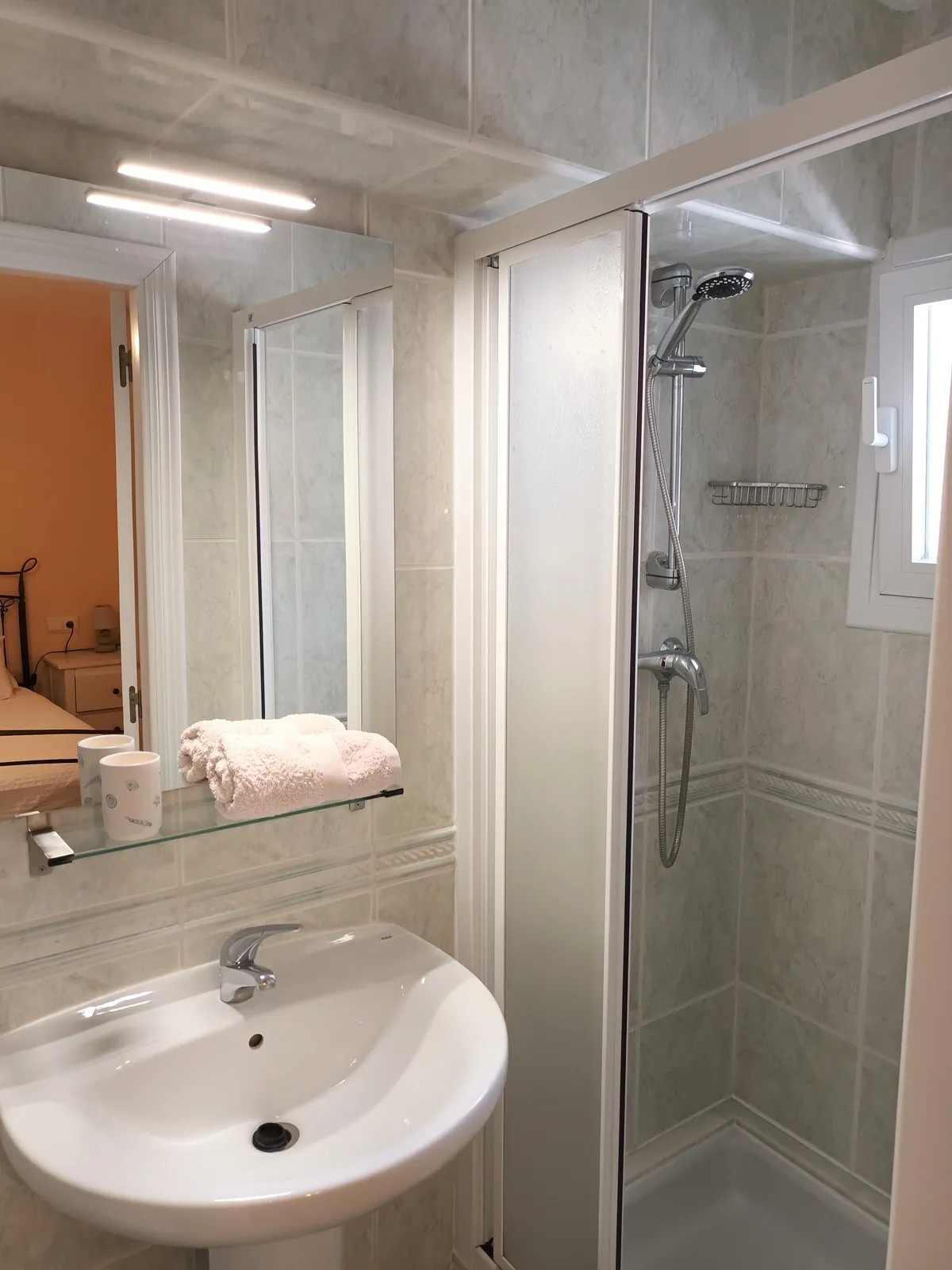 Dénia, Alicante - Villa de cuatro dormitorios con apartamento independiente, vistas al mar y a la montaña, piscina y jardín