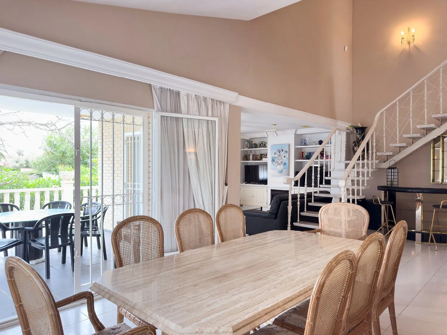 Fantástico chalet unifamiliar con piscina privada y amplias terrazas en Denia