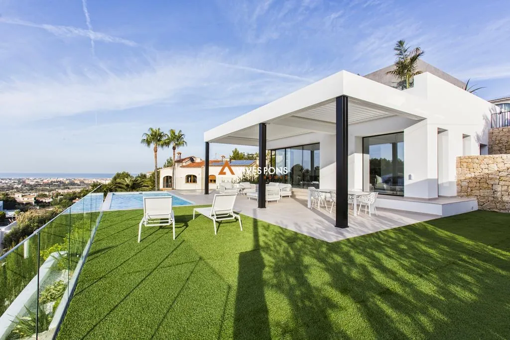 Modern villa with views in Dénia