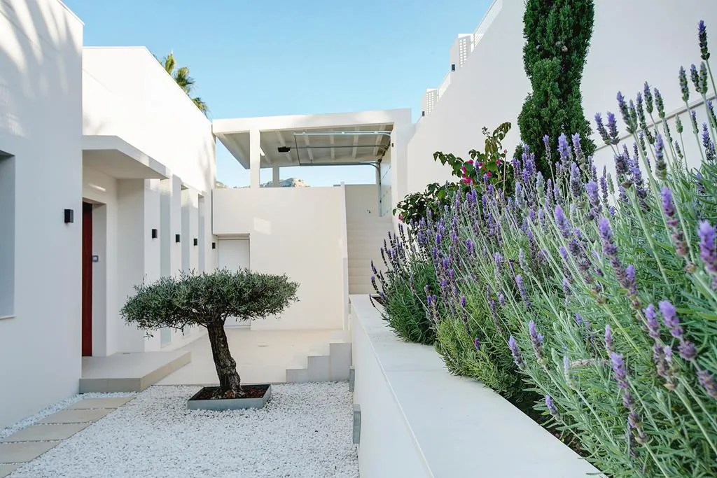 Villa moderna construida por Vives Pons con vistas al mar en Dénia