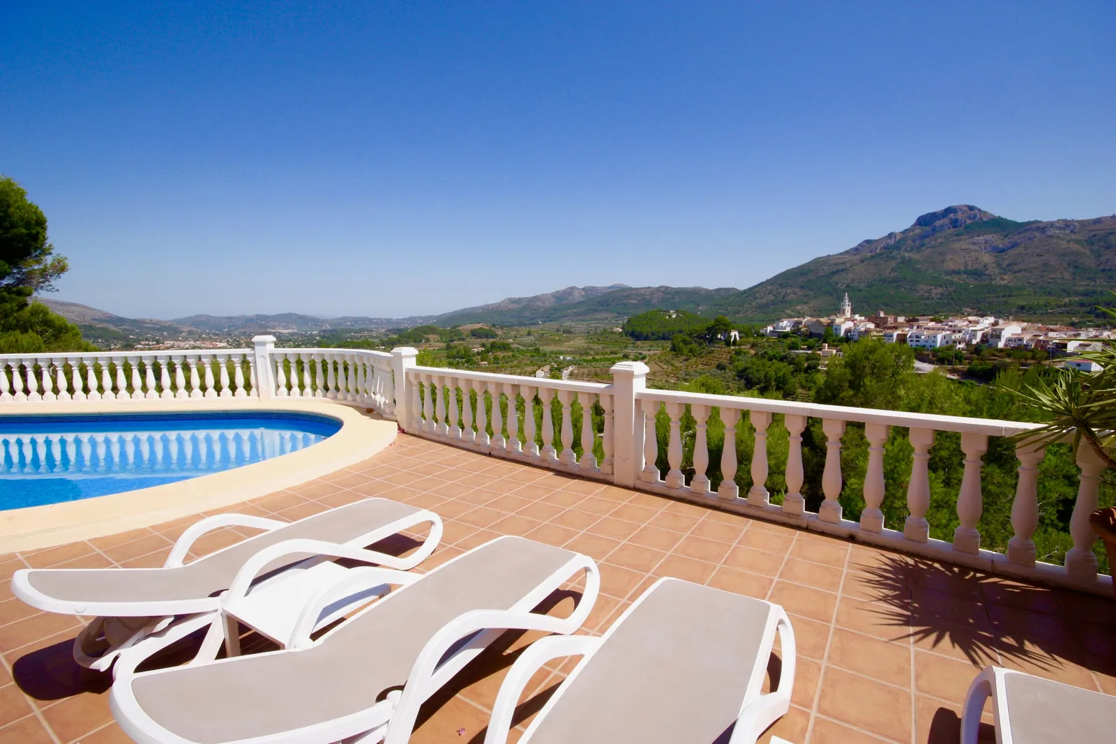 Villa en perfecto estado y con preciosas vistas al valle de Jalón, en Parcent