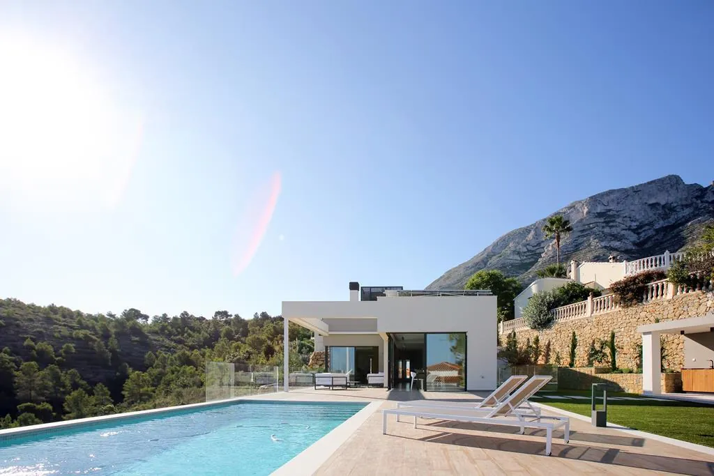 Newly built modern villa in Dénia