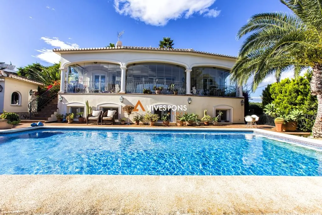 Villa con vistas abiertas al mar y muy soleada, Dénia