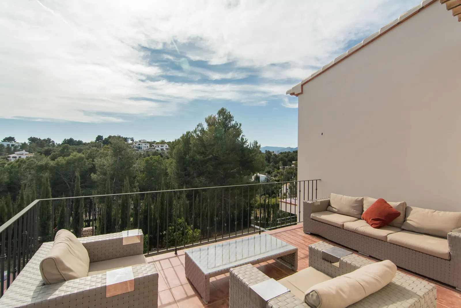 Villa con 4 dormitorios, vistas al Montgó y muy bien ubicada, en Jávea