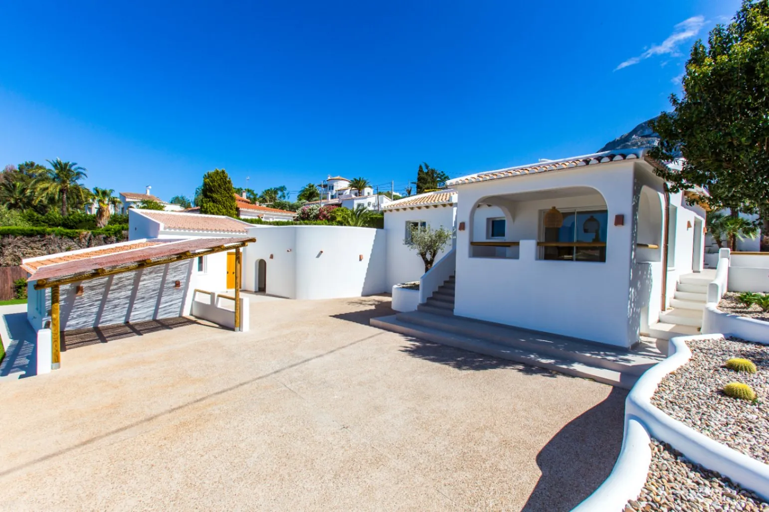 Villa con apartamento independiente, reforma integral, a 1,5 km de la Marineta Cassiana, Dénia