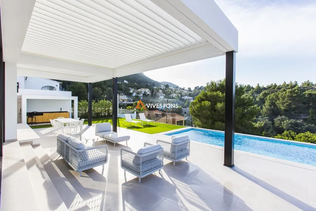 Modern villa with views in Dénia