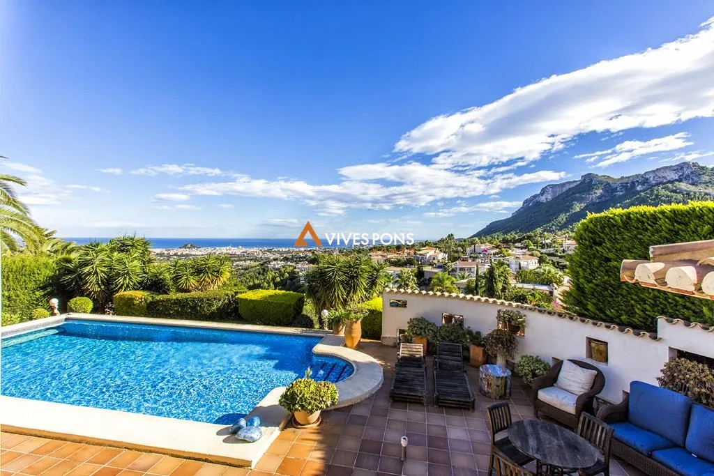 Villa con vistas abiertas al mar y muy soleada, Dénia