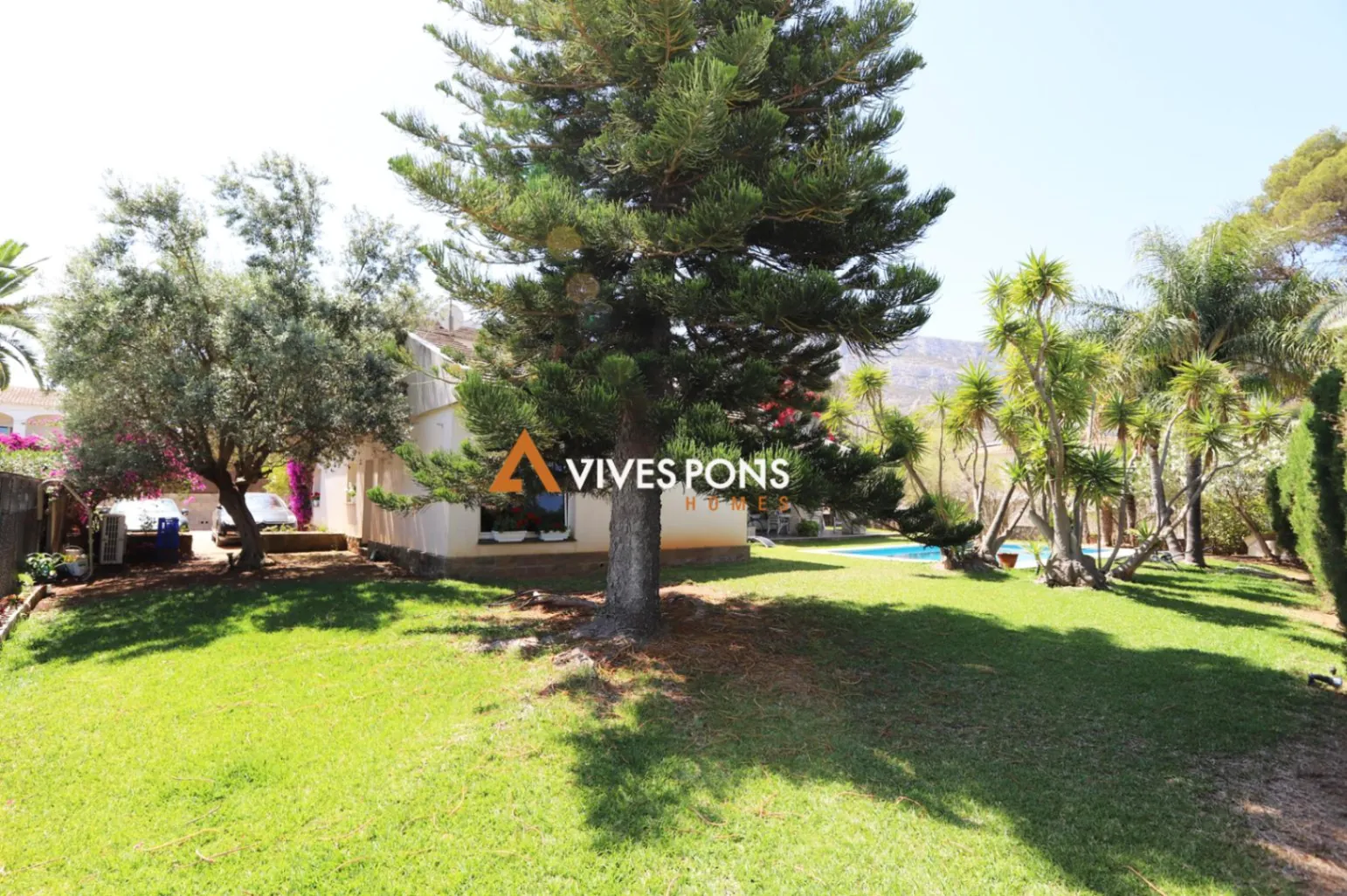 Amplia villa de estilo contemporáneo excelentemente ubicada, Dénia