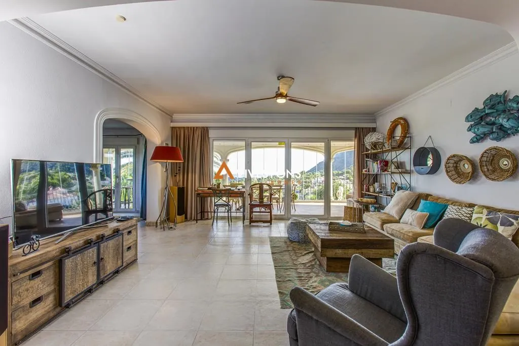 Villa con vistas abiertas al mar y muy soleada, Dénia