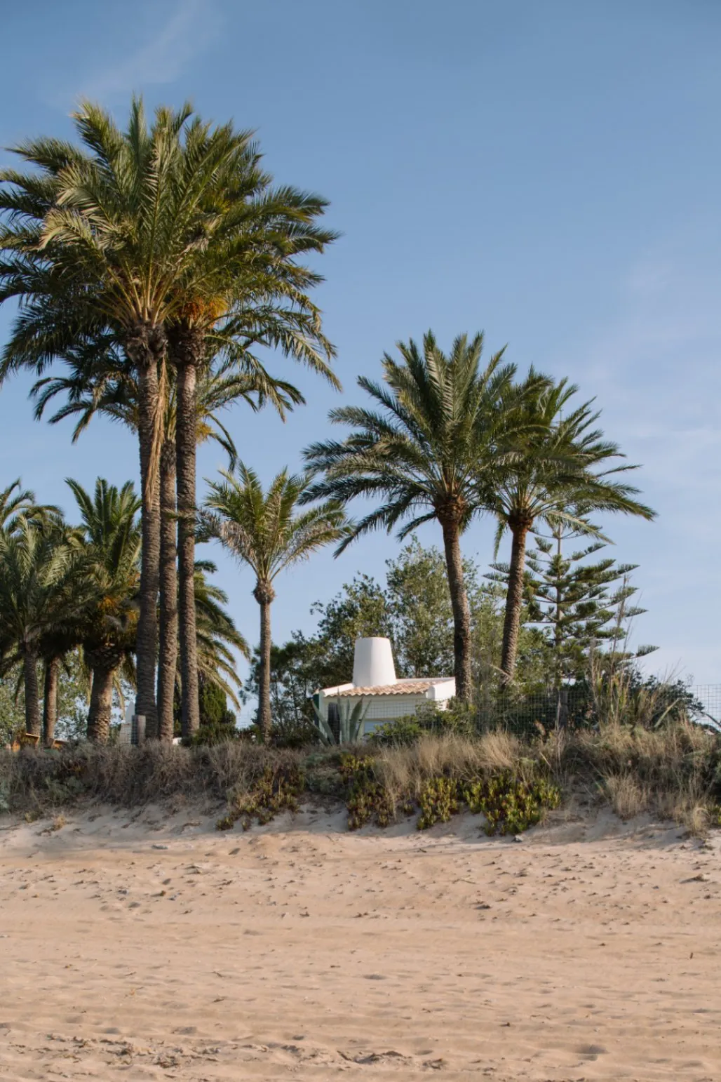 Villa en primera línea de mar renovada integralmente