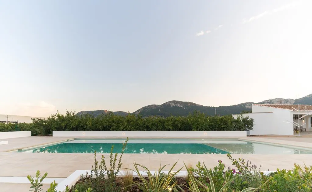 Finca completely renovated by Vives Pons in Xeresa