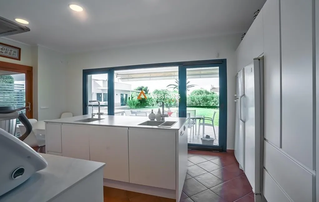 Villa moderna excelentemente ubicada a los pies del Montgó, Jávea