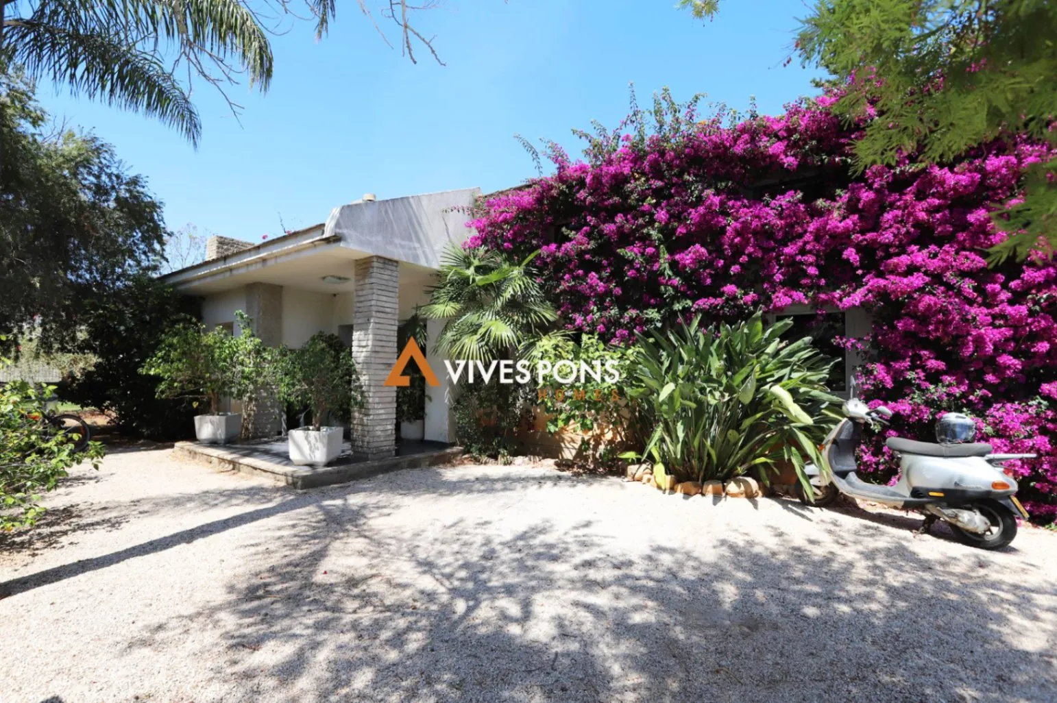 Amplia villa de estilo contemporáneo excelentemente ubicada, Dénia