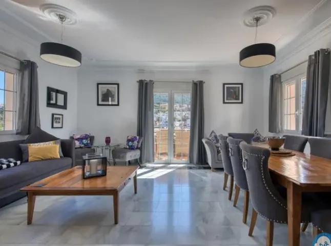 Venta. Villa/Chalet en Dénia