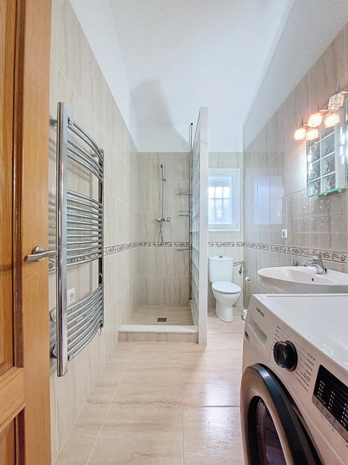 Villa con piscina y vistas abiertas en Monte Pego