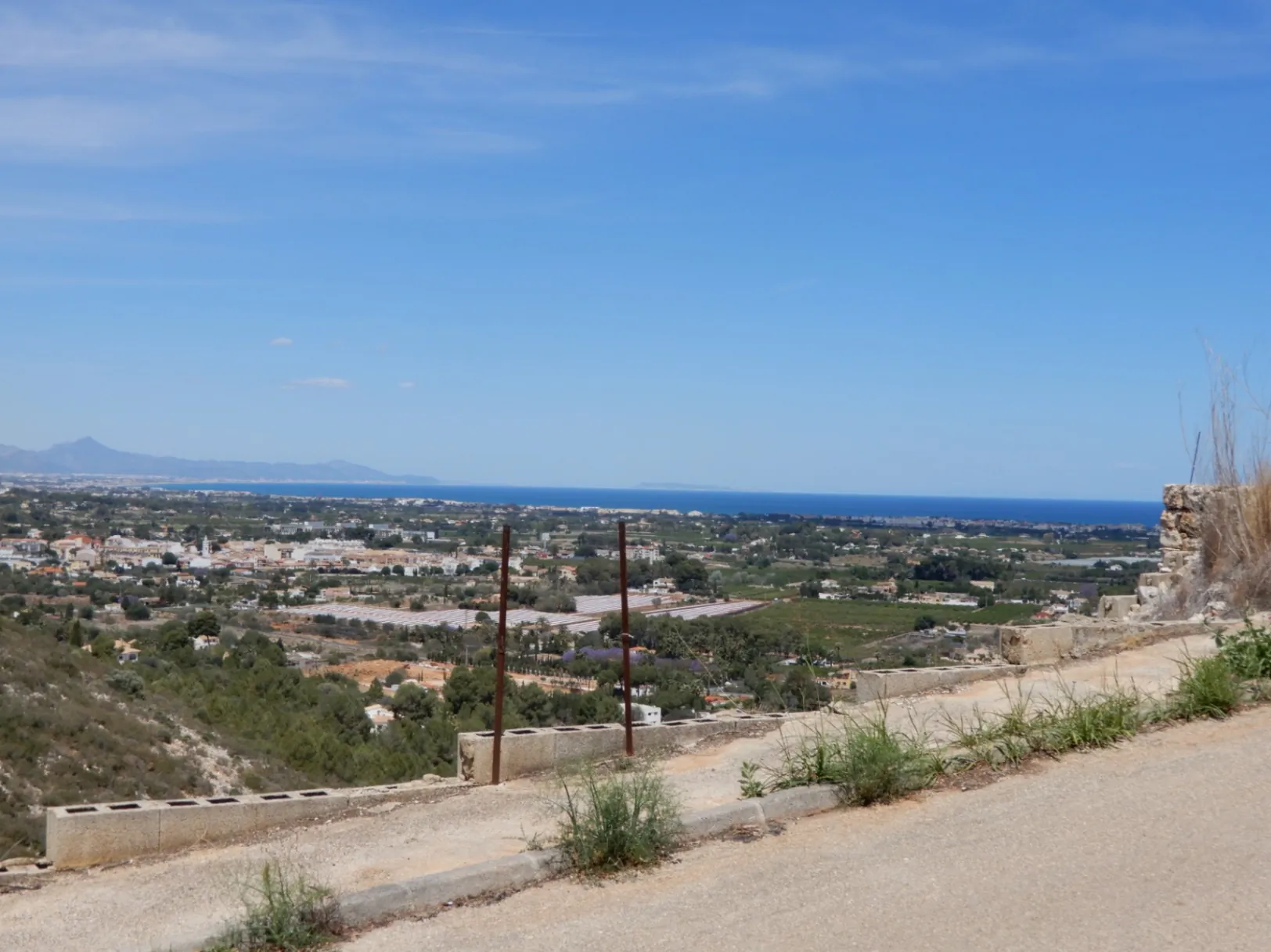 Parcela con vistas al mar.