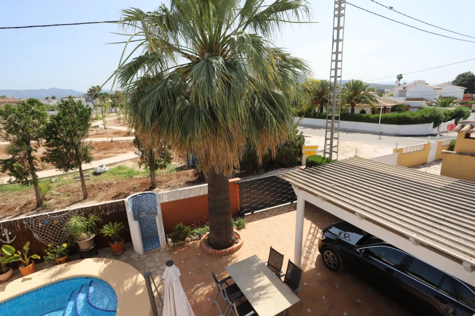 Villa unifamiliar bien cuidada en Els Poblets – Ubicación privilegiada frente a un bonito parque