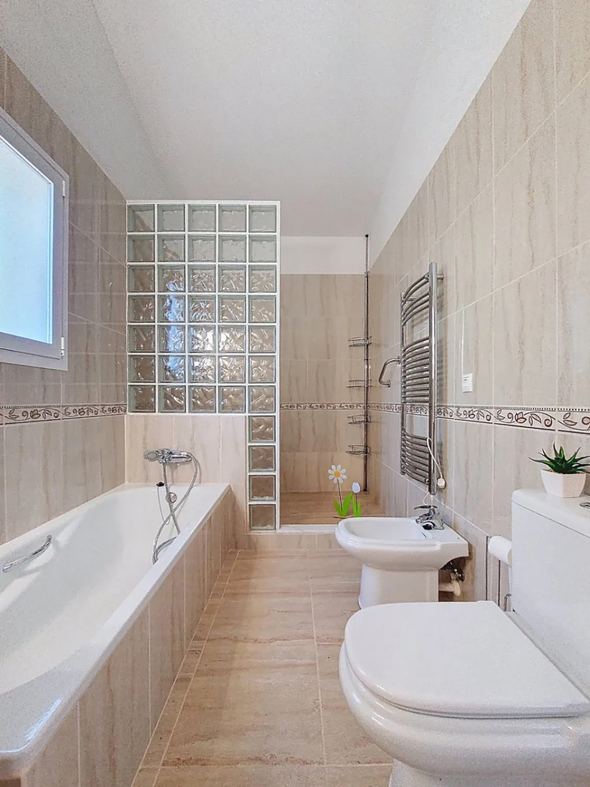 Villa con piscina y vistas abiertas en Monte Pego