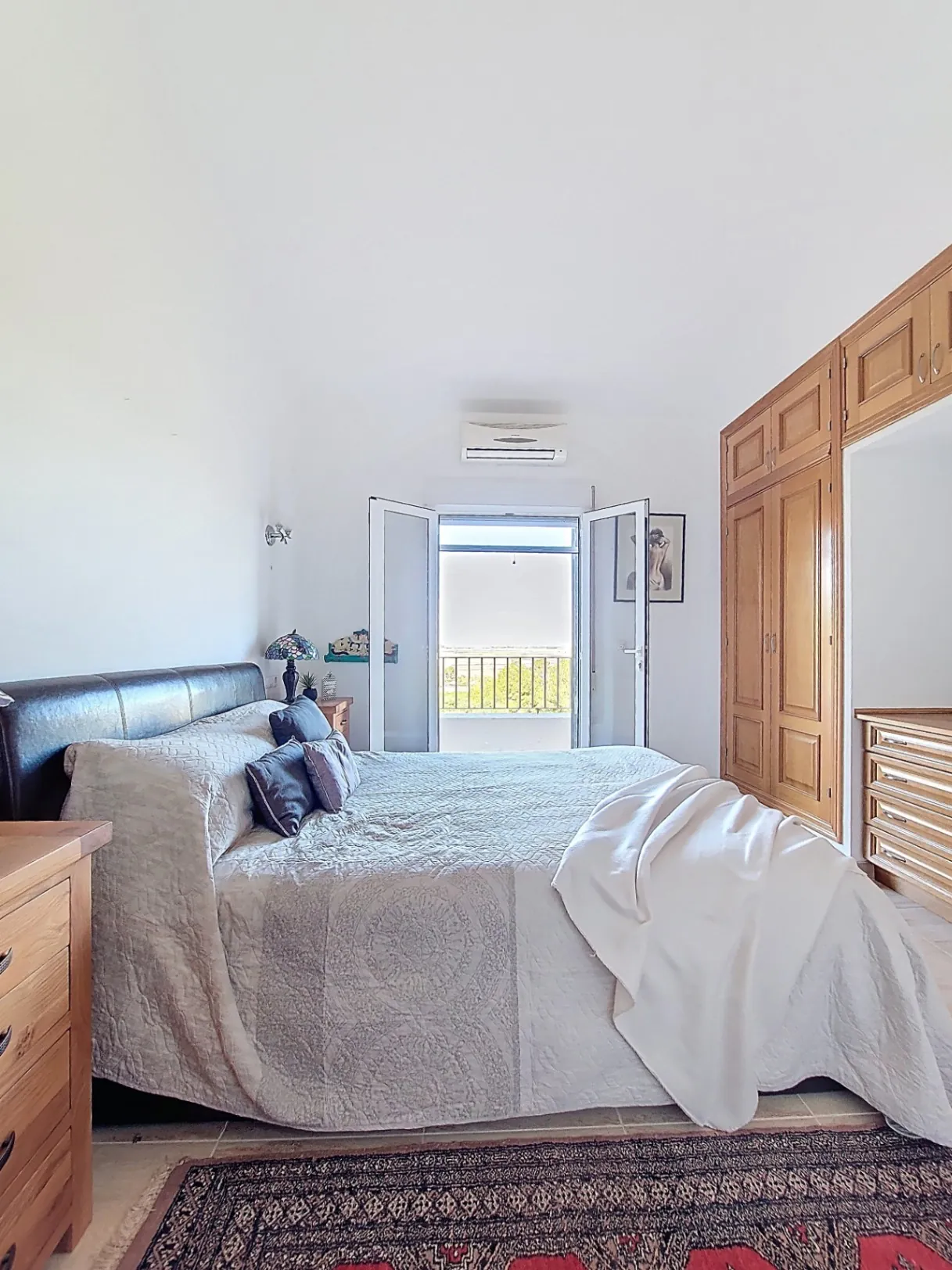 Villa con piscina y vistas abiertas en Monte Pego
