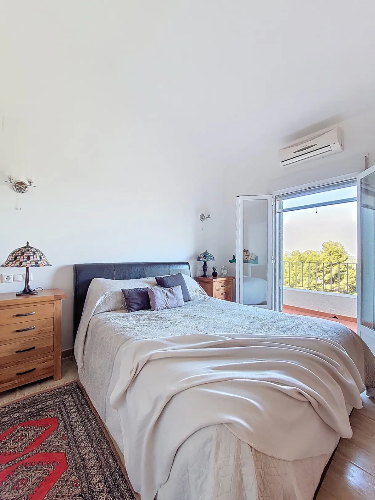 Villa con piscina y vistas abiertas en Monte Pego